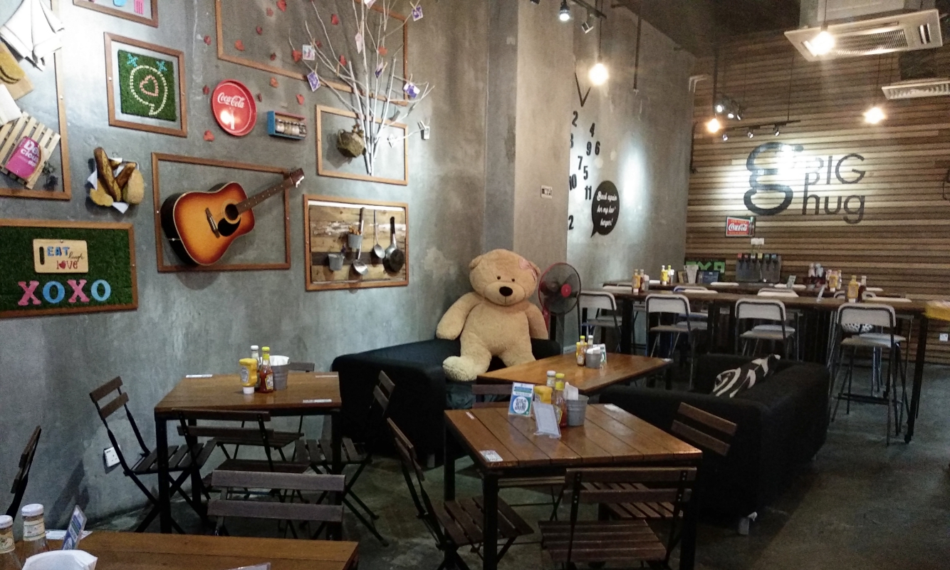 Big Hug Burger SS15 Review